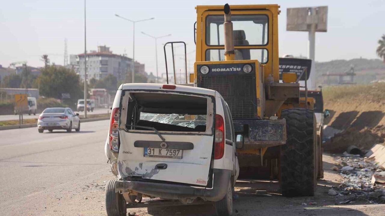 Hatay'da Sağdan Geçme Girişimi Zincirleme Kazaya Yol Açtı