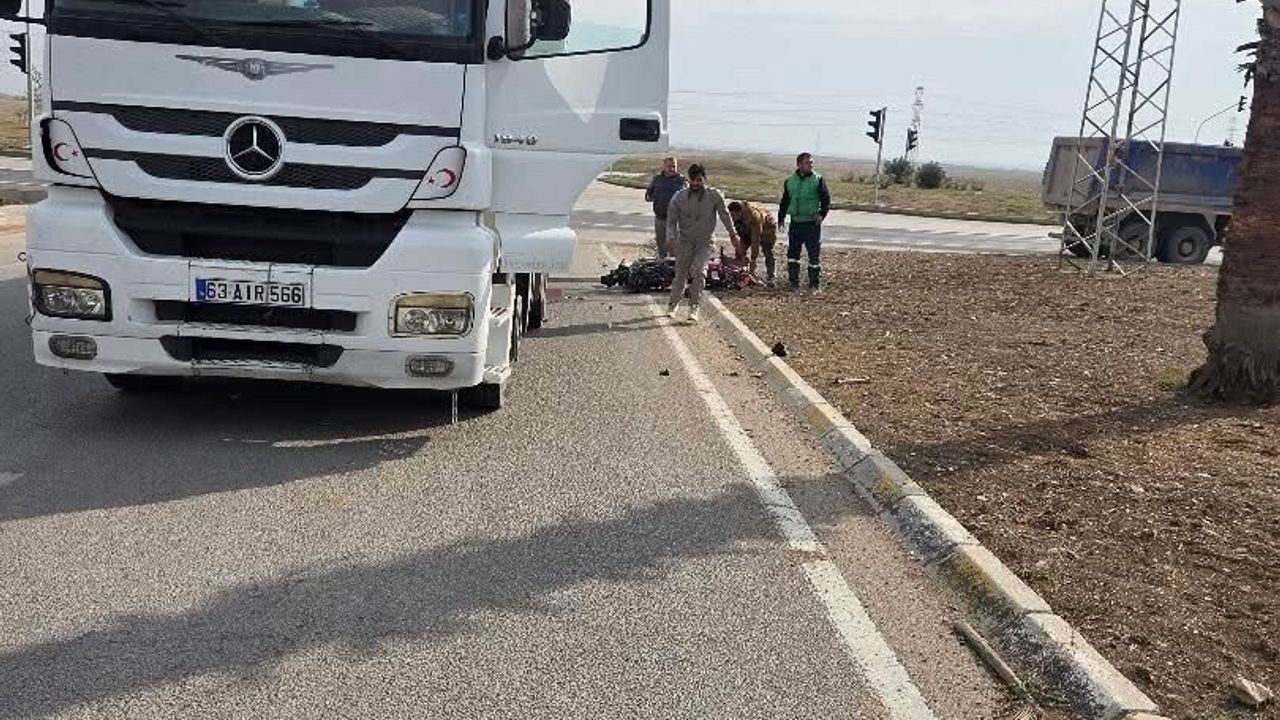Hatay'da Tırla Çarpışma: Motosikletli Hayatını Kaybetti