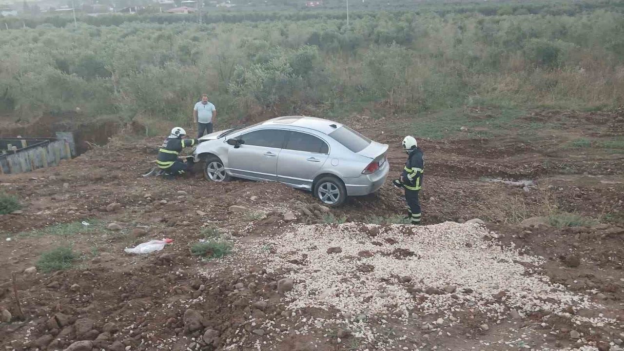 Hatay Kırıkhan'da otomobil zeytin bahçesine uçtu: 1 yaralı