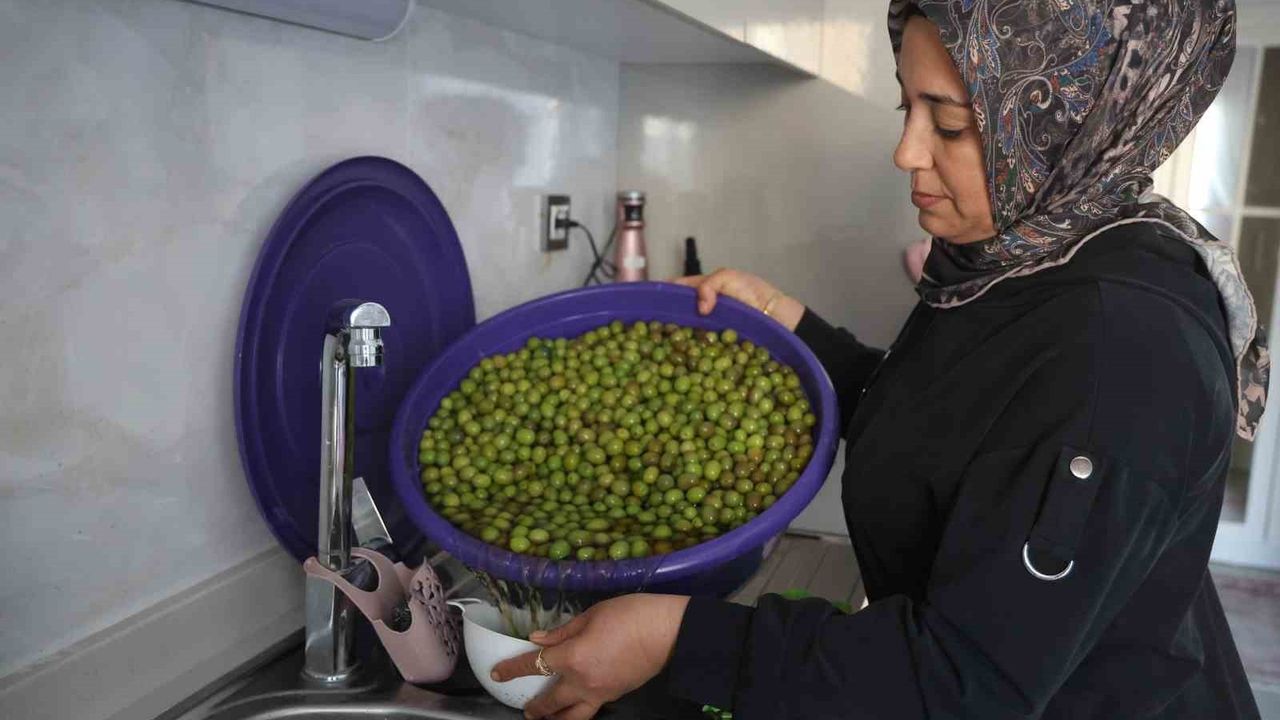 Hataylı depremzede 2,5 yıl sonra konteynerden yeni evine taşındı