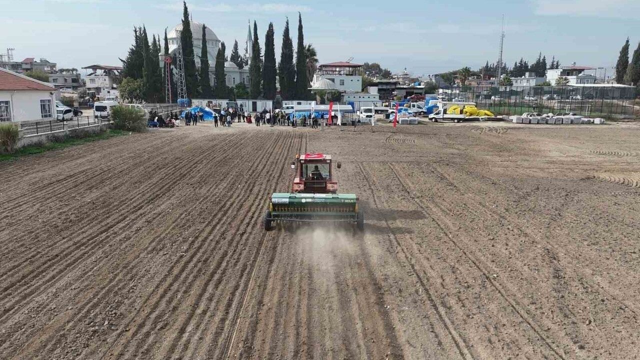 HBB'den Tarım Lisesine Buğday ve Gübre Desteği
