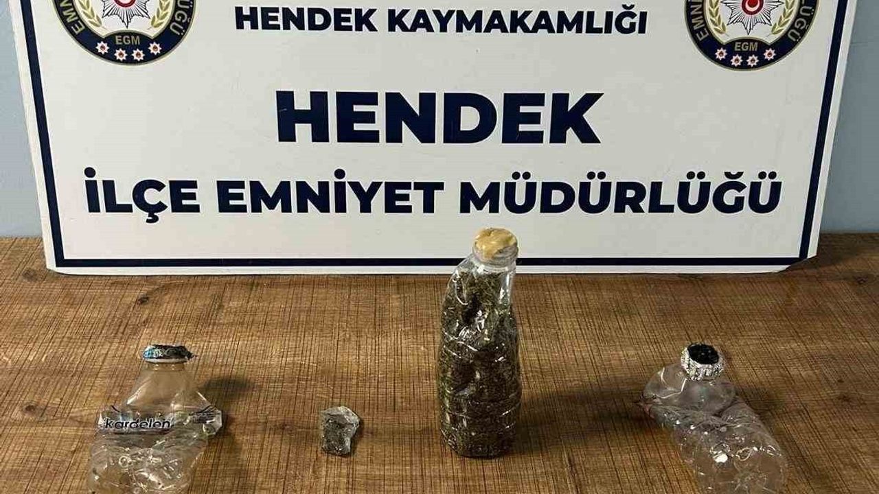 Hendek'te Jandarma, Kesinleşmiş Hapis Cezası Bulunan 2 Şüpheliyi Yakaladı