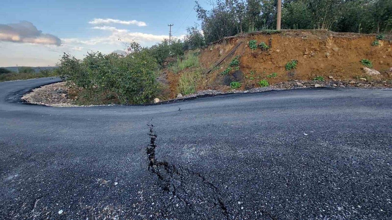 Hendek'te Taş Ocağı Heyelana Yol Açtı: Evler Yamuldu, Mahalle Terk Ediliyor