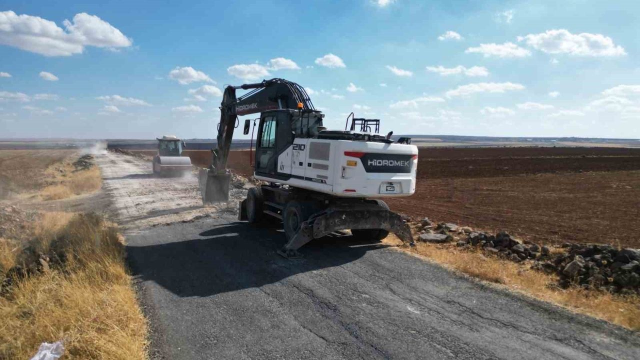 Hilvan'da 5 Kilometrelik Yol Sathi Asfaltla Yenilendi