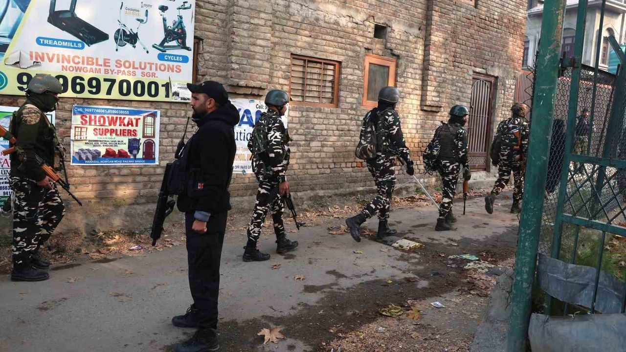 Hindistan'da Karakolda Patlama: Cemmu Keşmir'de 9 Ölü, 32 Yaralı