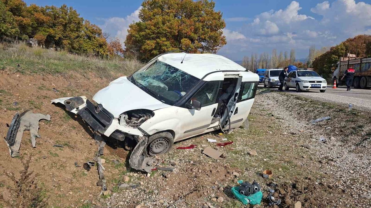 Hisarcık'ta Otomobil Takla Attı: Sürücü Yaralandı