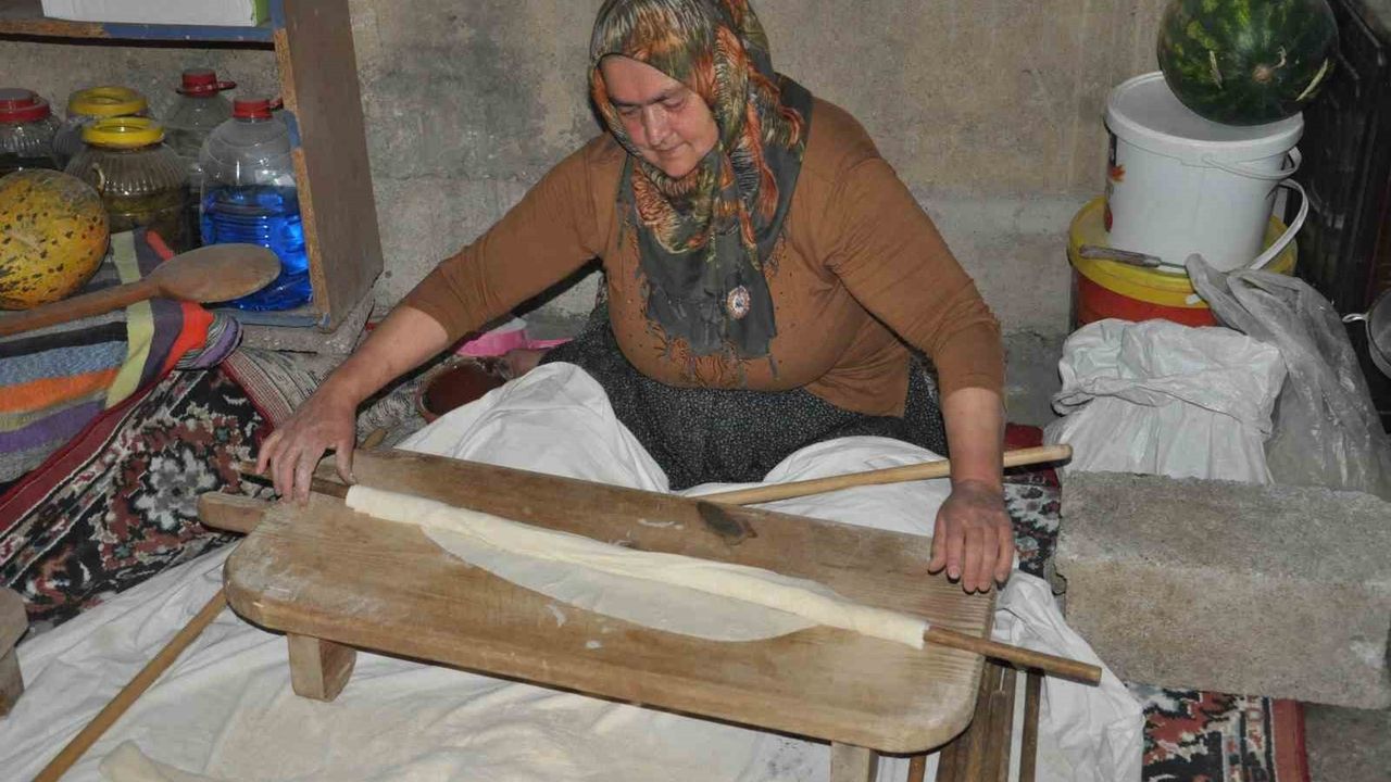 Horoz Köyü'nde İmeceyle Hazırlanan Kışlık Yufka Ekmeği