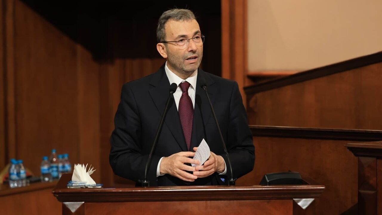 İBB Meclisi'nde Mikrofon Krizi: Ahmet Cin İmamoğlu'nu Eleştirince Mikrofon Kapatıldı