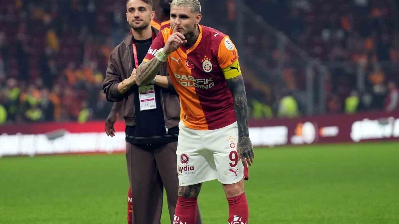 Icardi ve Barış Alper'den Galatasaray Taraftarına Üçlü Coşkusu