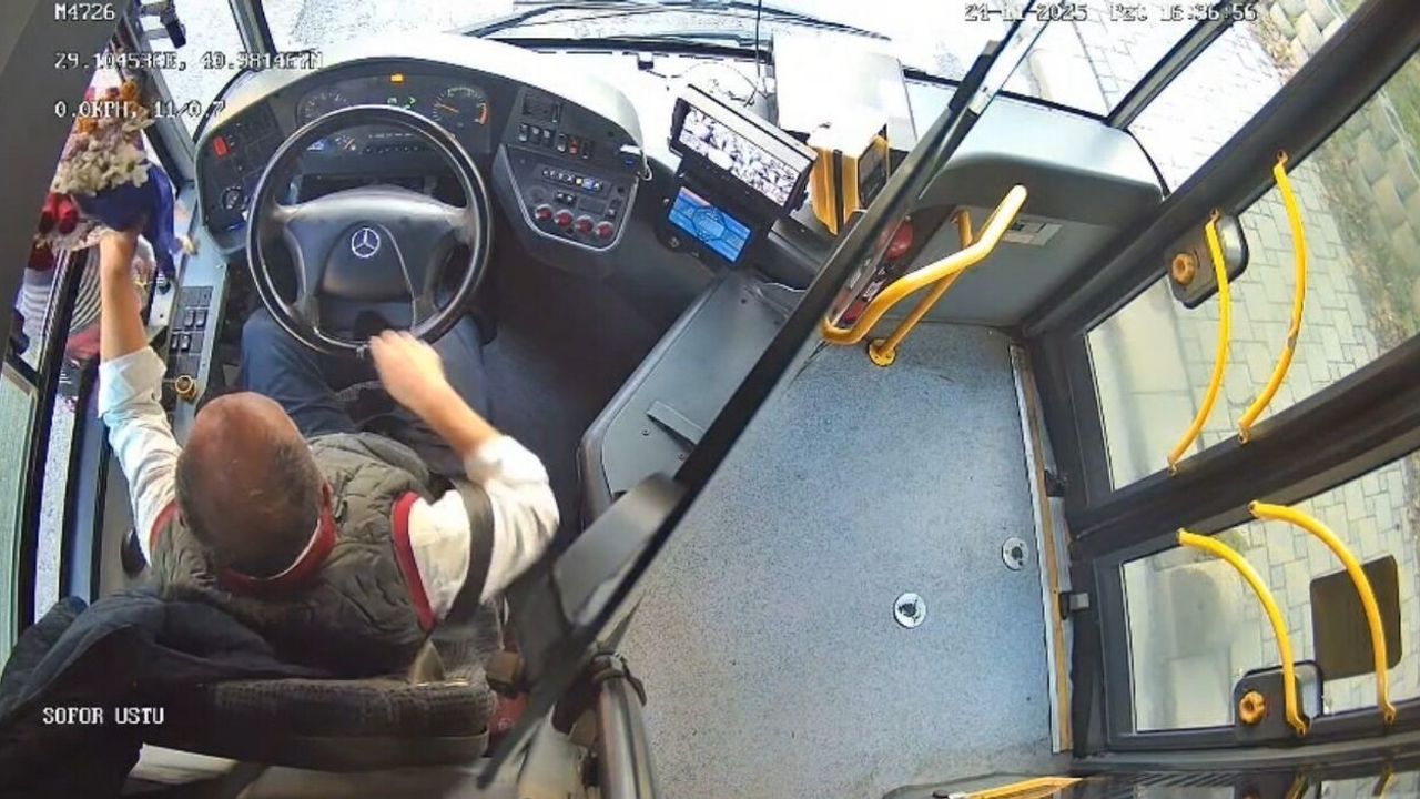 İETT Kaptanı Şahismail Ayaztekin'den Öğretmenler Günü'nde Duygusal Jest