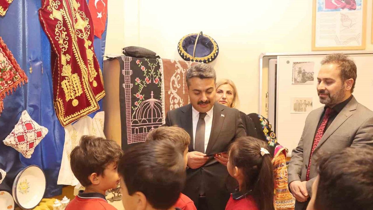 İlkokul Öğrencileri 'Milli Kültürümüz ve Biz' Etkinliğiyle Türk Kültürünü Tanıttı