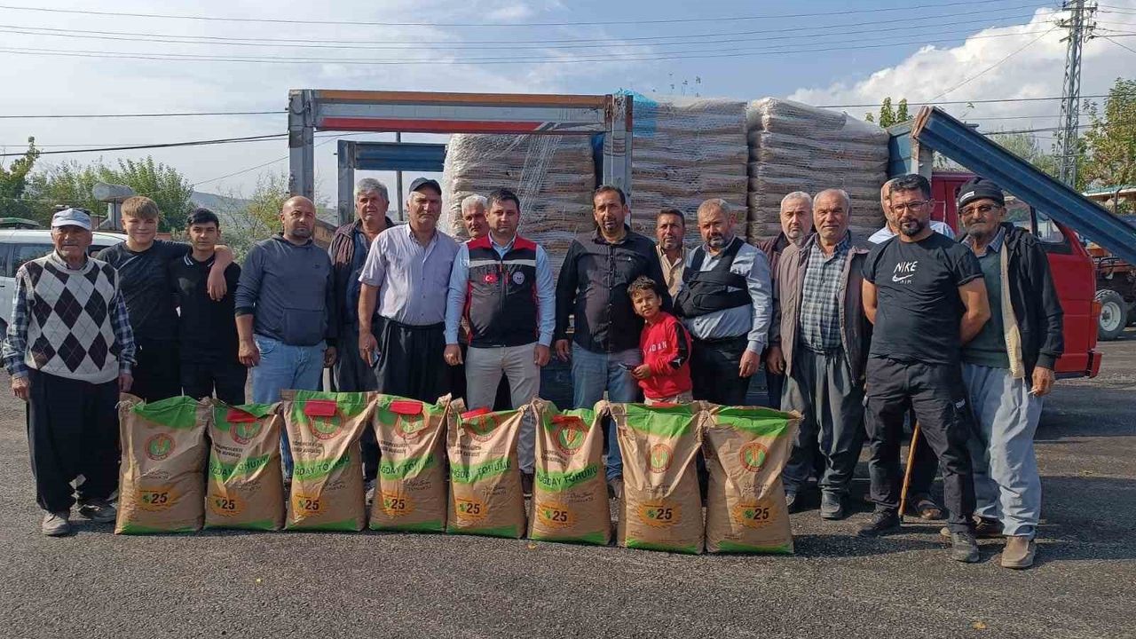 İmamoğlu’nda Yangın Mağduru Üreticilere 9 bin 75 kilogram Buğday Tohumu Desteği