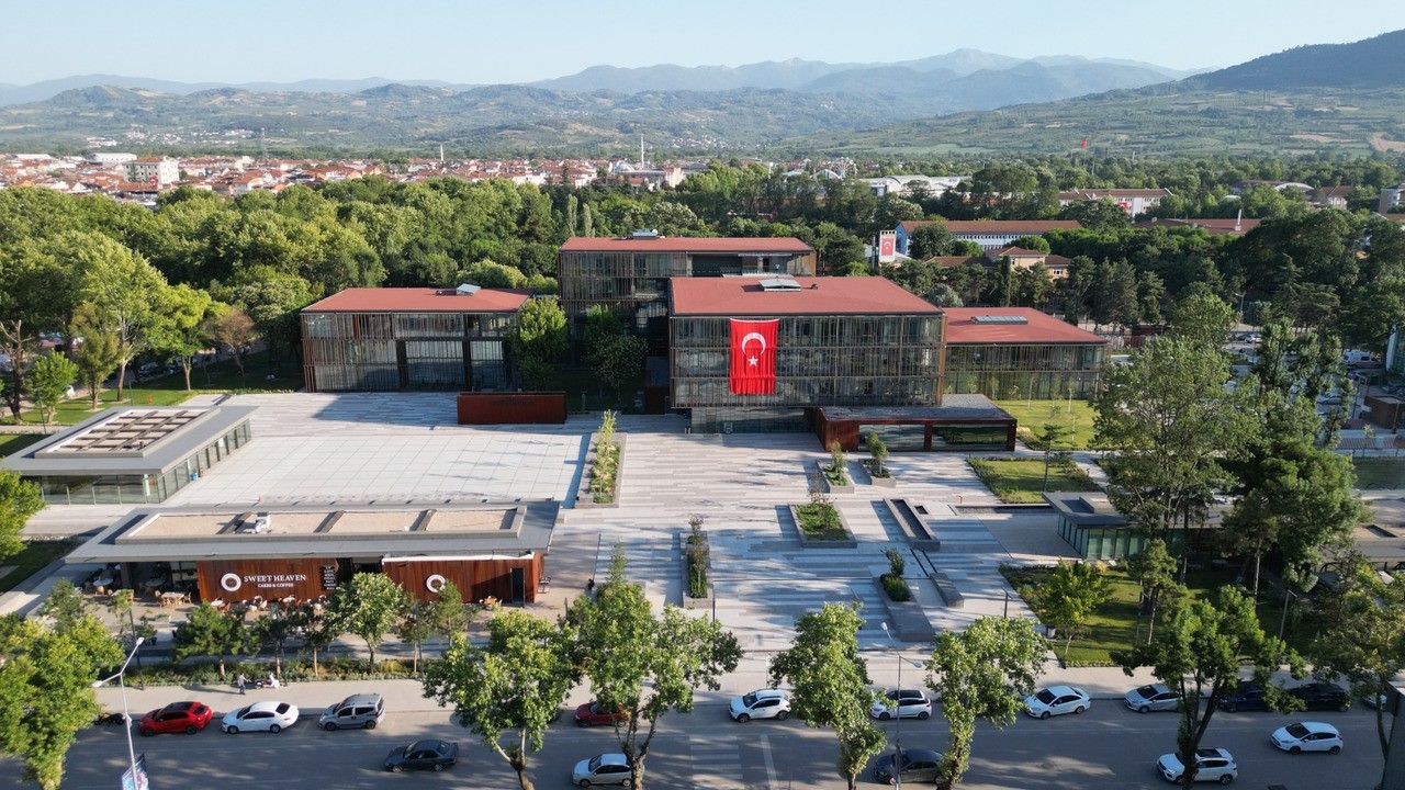 İnegöl Belediyesi 1000 Öğrenciye İlk 3.000 TL Eğitim Desteğini Yatırdı