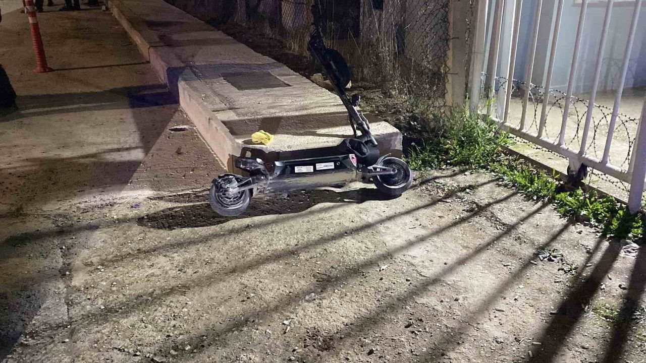 İnegöl'de scooter otomobille çarpıştı: Sürücü ağır yaralandı