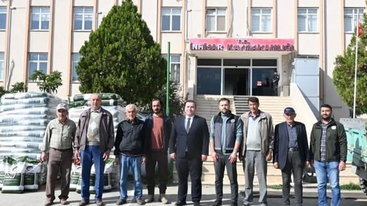 İnhisar’da Kaymakam Ünal’dan Çiftçilere Sertifikalı Tohum Desteği