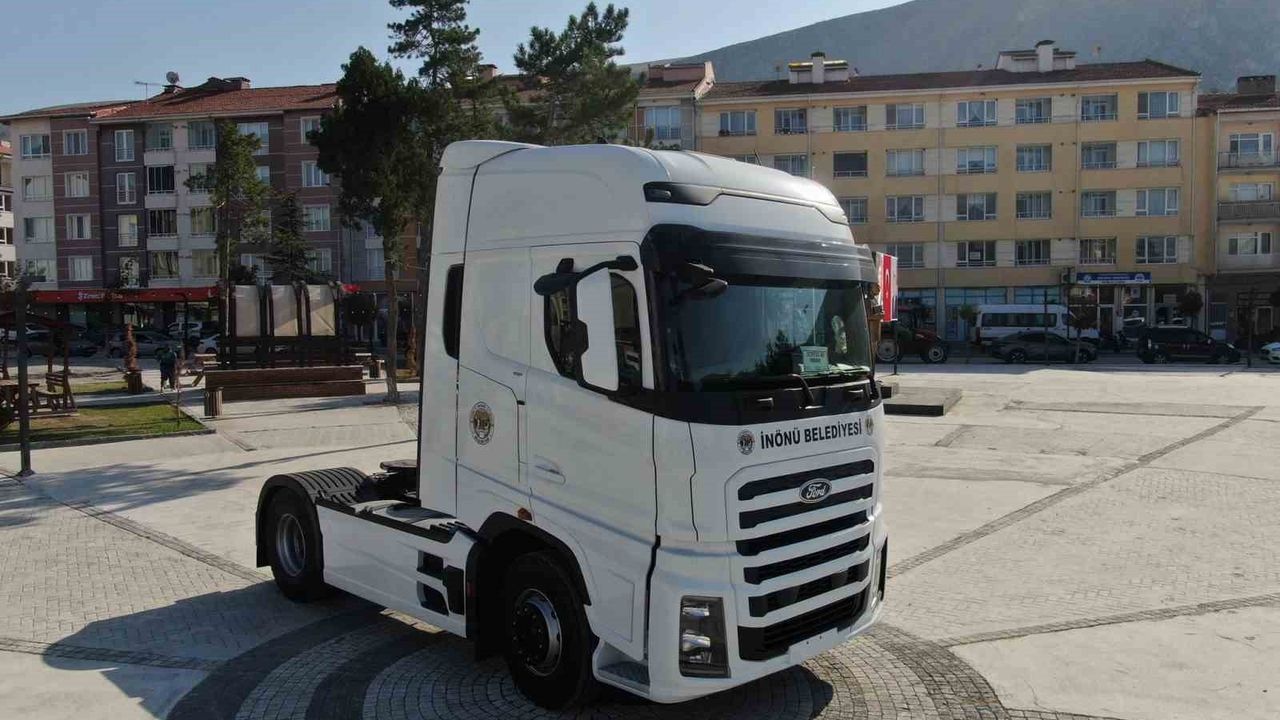 İnönü Belediyesi Semi Treyler ile Araç Filosunu Güçlendirdi