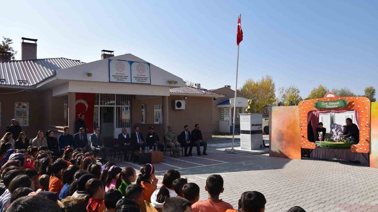 İpekyolu’da 'Sanat Yolunda' Projesiyle Minik Yürekler Sanatla Buluştu