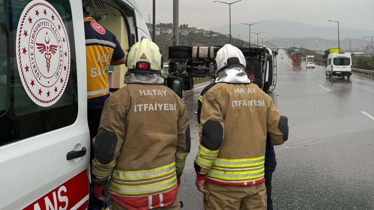İskenderun'da Devrilen Tır: Sürücü Yaralandı — Adana-Hatay Otoyolu, Akçay