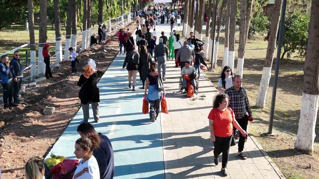 İskenderun'da Narenciye Festivali: Ziraat Park'ta Ücretsiz Meyve İzdihamı