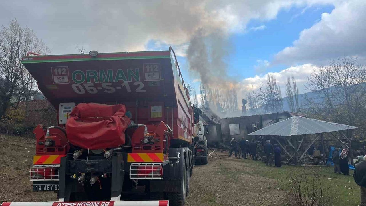 İskilip'te Müstakil Ev Alev Alev Yandı