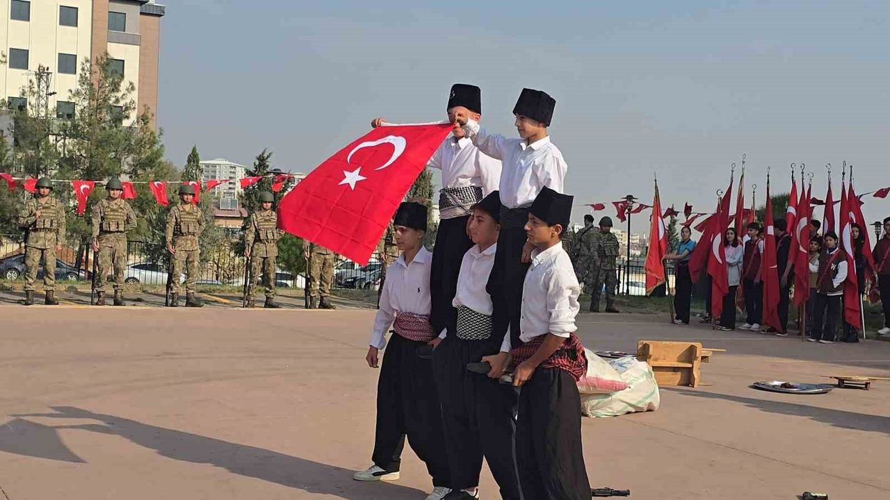 İslahiye'nin Kurtuluşu 105. Yılında Helikopter Gösterisiyle Kutlandı