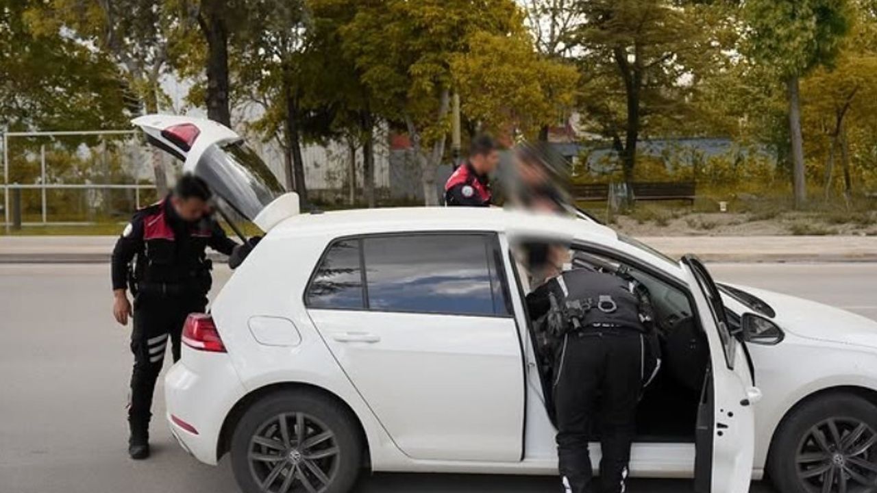 Isparta’da Araçta 70 Adet Sentetik Kannabinoid Ele Geçirildi