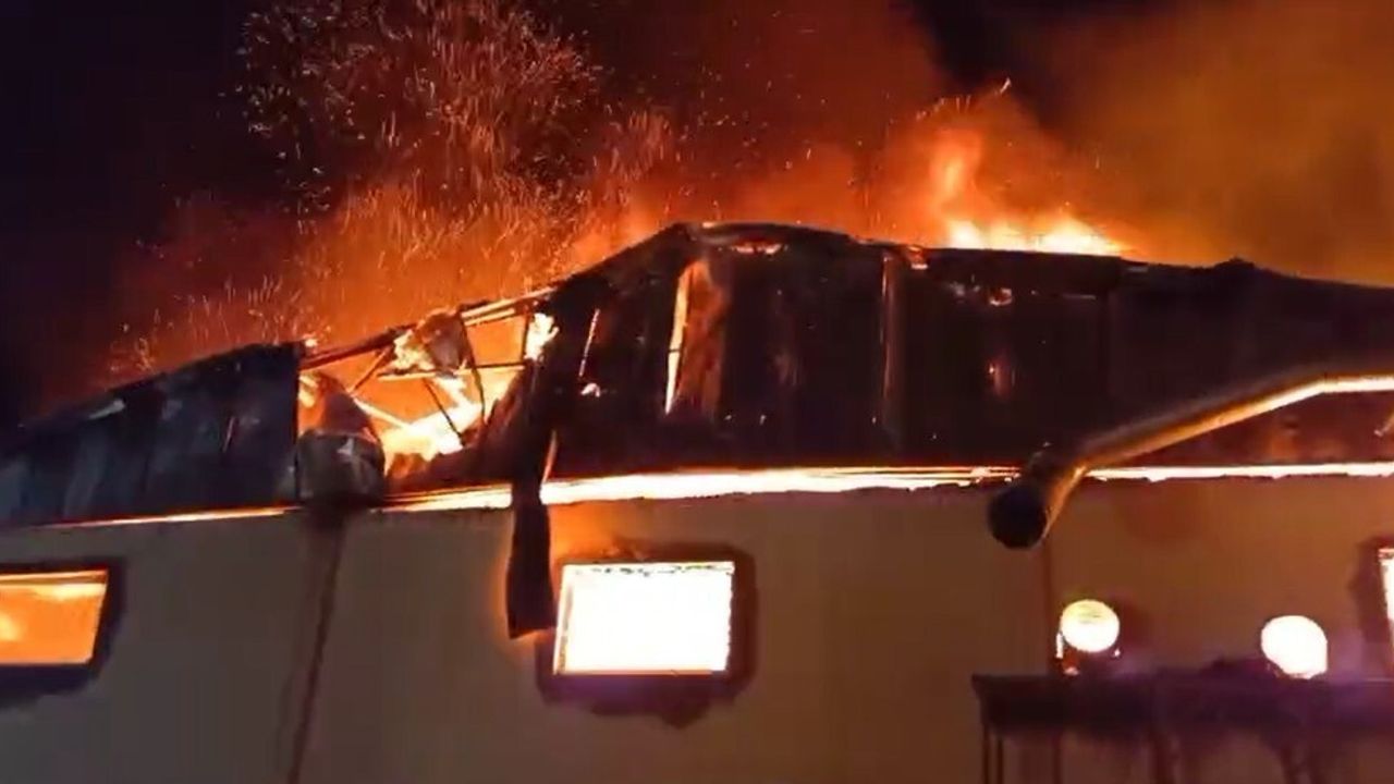 Isparta'da Kereste Fabrikası Kül Oldu: OSB'de Gece Yangını