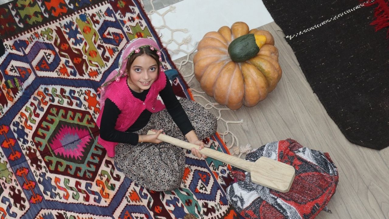 Isparta'da 'Köklerden Geleceğe Kültürel Değerlerimiz' Sergisi Açıldı