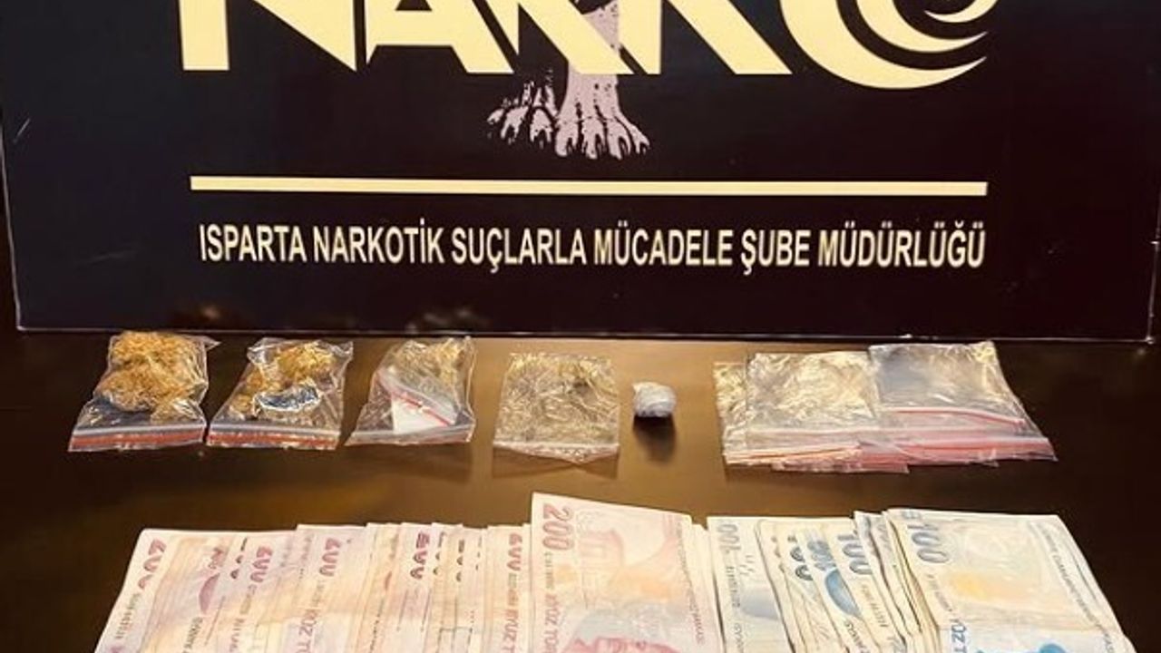 Isparta'da Operasyon: Paketlenmiş 9,13 gram Esrar ve 10 bin 300 TL Ele Geçirildi