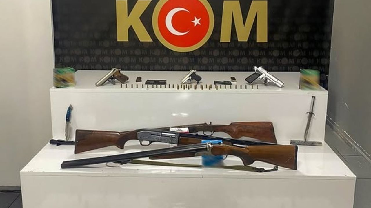 Isparta'da Yasa Dışı Silah Operasyonu: Çok Sayıda Tabanca ve Av Tüfeği Ele Geçirildi