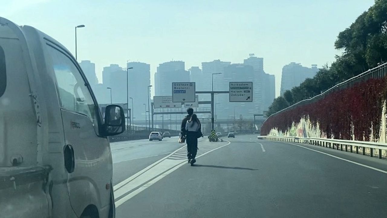 İstanbul Çevreyolu'nda Scooterla Tehlikeli Yolculuk Kamerada