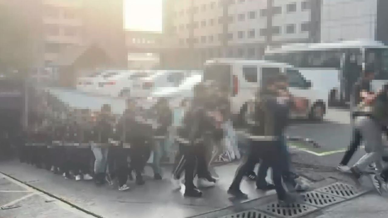 İstanbul’da 1 Aylık Sokak Çetesi Operasyonu: 145 Gözaltı, Yüzlerce Silah Ele Geçirildi