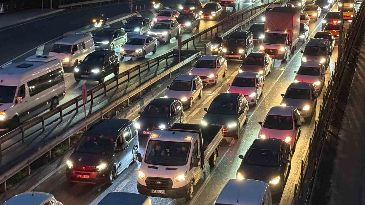 İstanbul'da Ara Tatil Öncesi Trafik Yüzde 85'e Çıktı