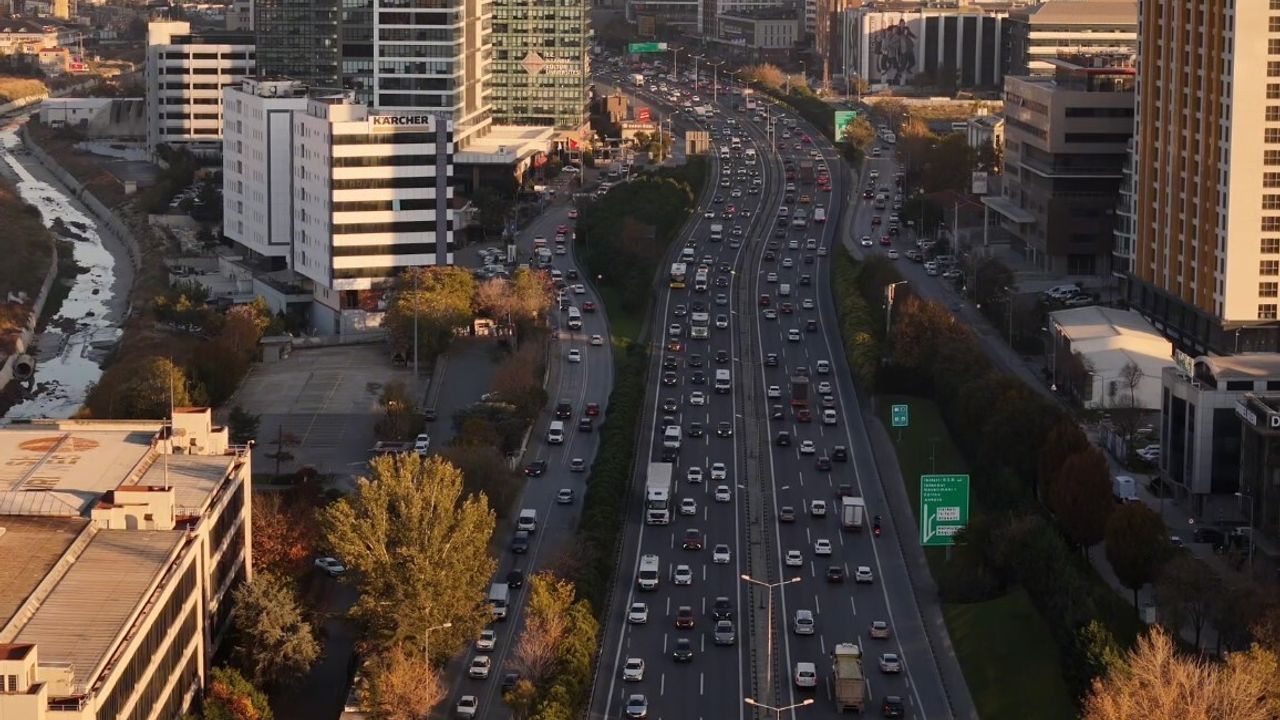 İstanbul’da Ara Tatil Sona Erdi: Trafik Yoğunluğu %80’e Çıktı