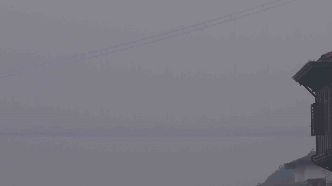 İstanbul'da Yoğun Sis: Boğaz ve Sahillerde Görüş Azaldı