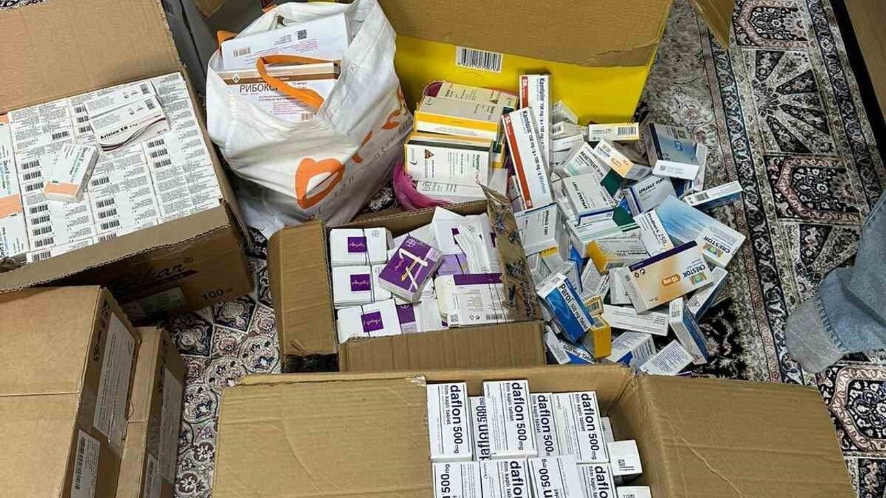 İstanbul İl Sağlık Müdürlüğü: Başakşehir'de Eczane Operasyonunda 2 bin 500 İlaç Ele Geçirildi