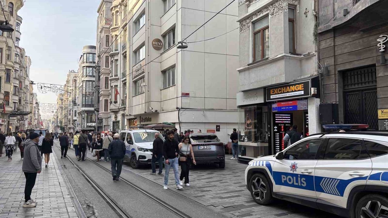 İstiklal Caddesi'nde Silahlı Kavga: 2 Esnaf Yaralandı