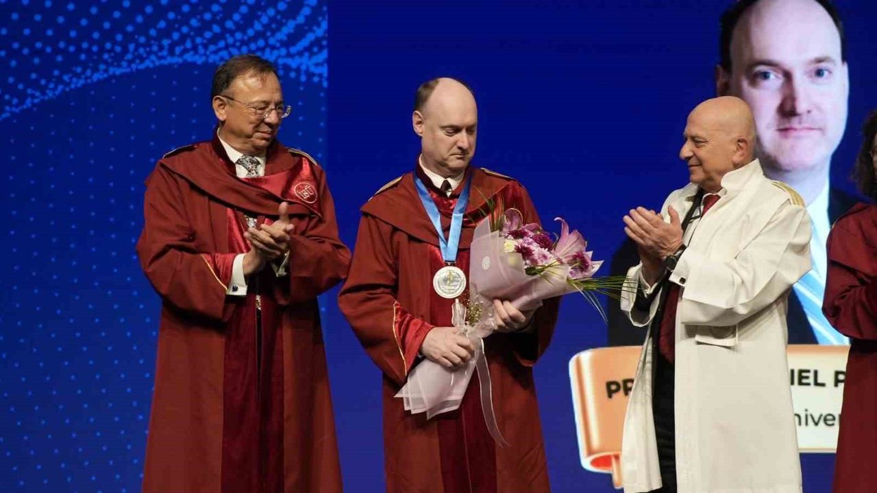 İstinye Üniversitesi Bilim Nişanı Harvard Üniversitesi'nden Prof. Dr. Daniel Cahill'e Verildi