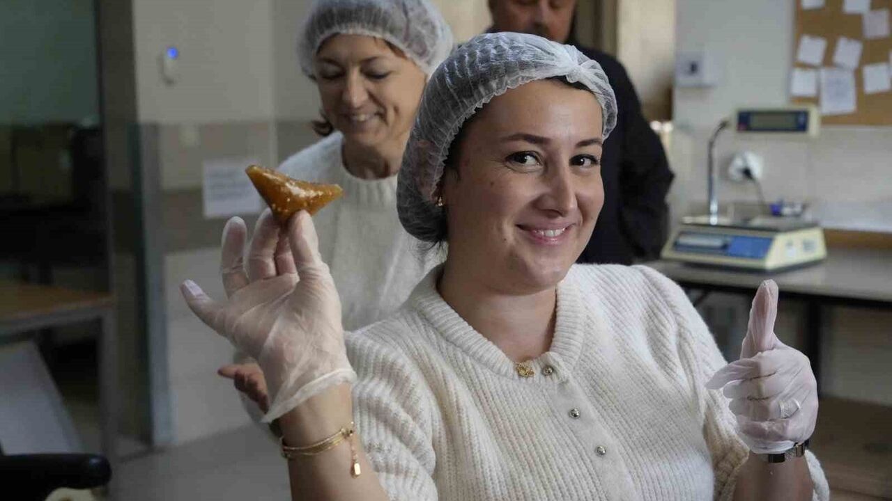 İtalyan Erasmus Öğrencileri Gümüşhane’de Pestil-Köme Ustası Oldu