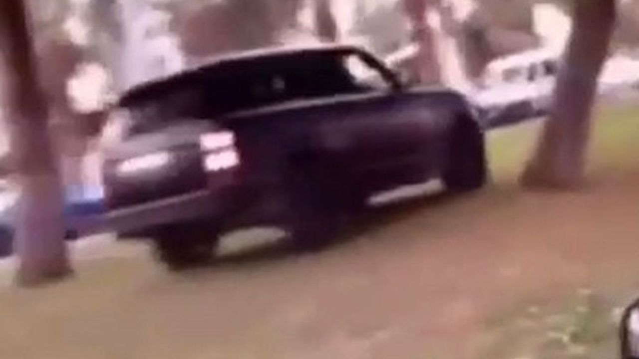 İzmir Balçova'da Refüje Çıkan Sürücüye Para Cezası, Ehliyeti Geri Alındı