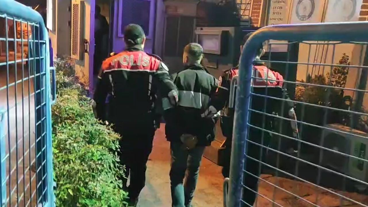 İzmir'de 11 Yıl 2 Ay Kesinleşmiş Cezası Olan Şüpheli Yunus Timlerince Yakalandı