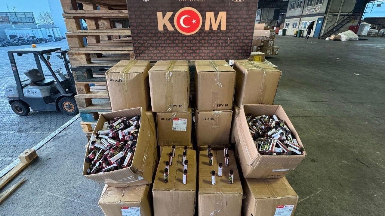 İzmir'de 15 Milyon TL'lik Kaçak İlaç Operasyonu: 7 Tutuklama