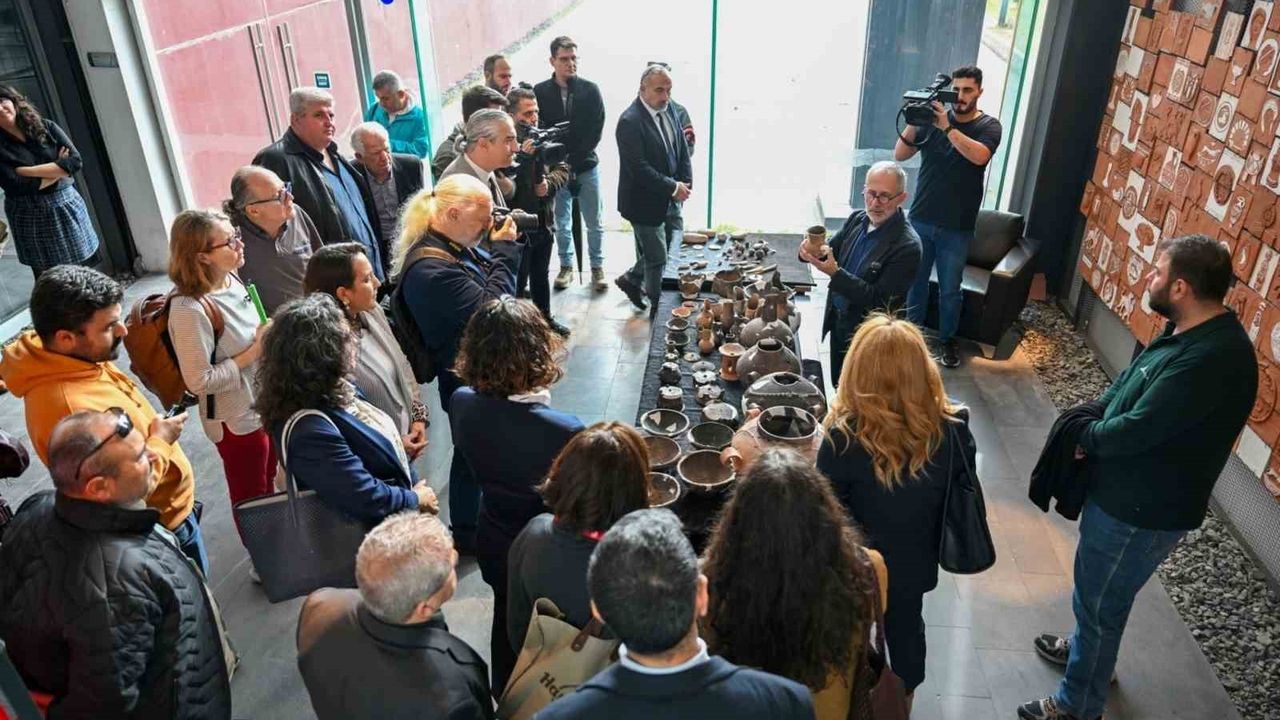 İzmir’de 8.500 Yıllık Keşif: Yassıtepe’de 5 Bin Yıllık Gerdanlıklı Kaplar