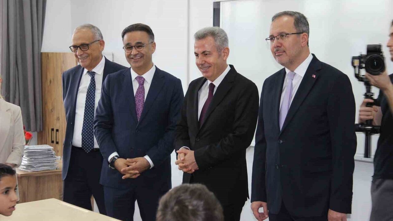 İzmir’de Depremde Hasar Gören 4 Okul Yeniden Hizmete Açıldı