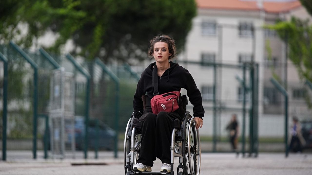 İzmir'de Engelleri Atıcılıkla Aşan Ayşe Avcıoğlu Yeni Bir Hayata Başladı