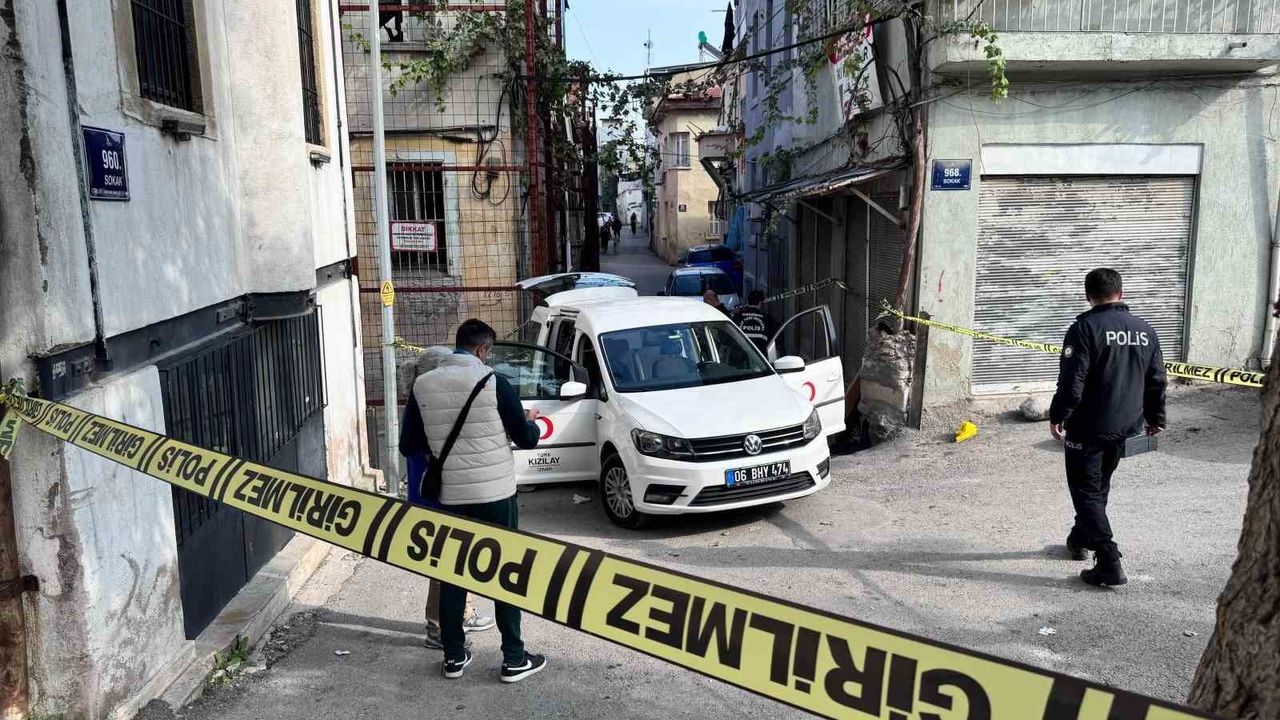 İzmir'de Kızılay Personeli Yemek Dağıtırken Vuruldu