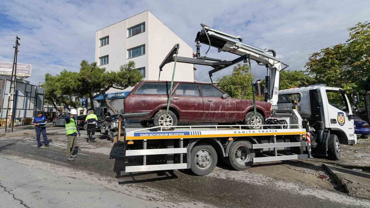 İzmir Hurda Araç Merkezi 601 Araçla Ekonomiye Kazandırıyor