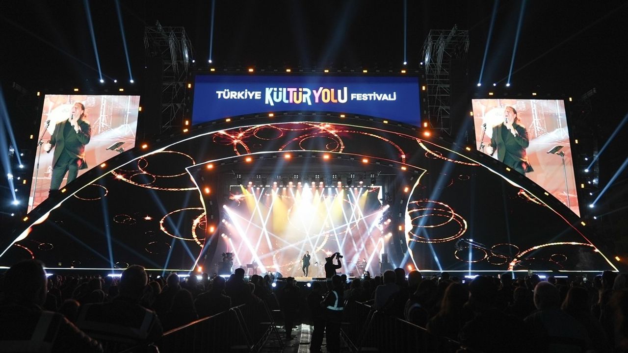 İzmir Kültür Yolu Festivali 9 Günün Ardından Kubat Konseriyle Sona Erdi