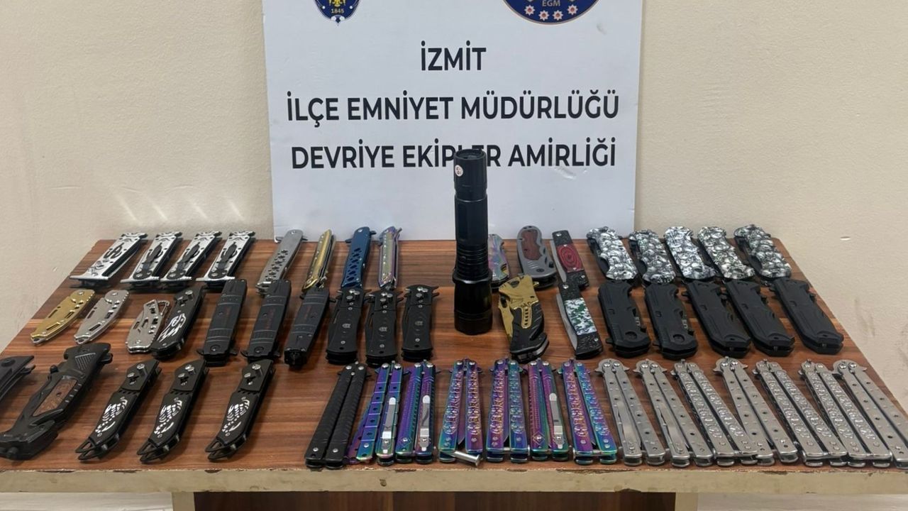 İzmit’te 2 çocuğun üzerinden 52 kesici alet ve şok cihazı ele geçirildi