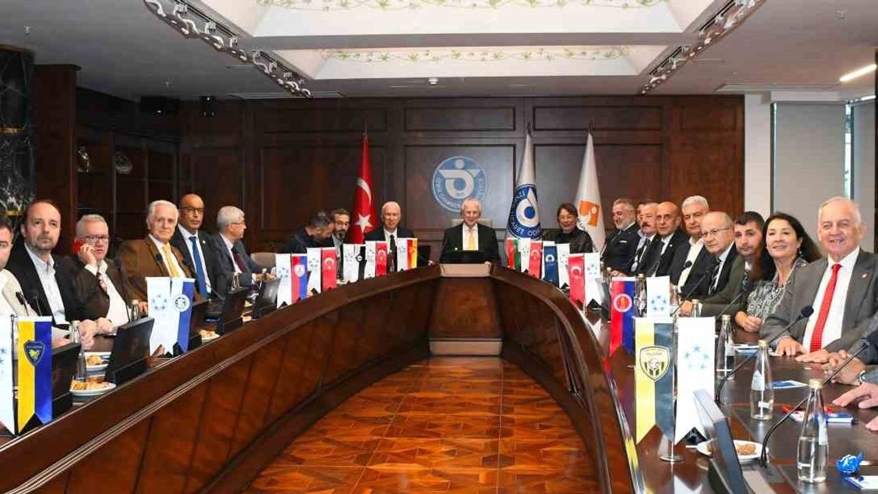 İZVAK Araştırması: İzmir Futbol Kulüpleri Yılda 280-300 Milyon Euro Ekonomik Etki Sağlayabilir